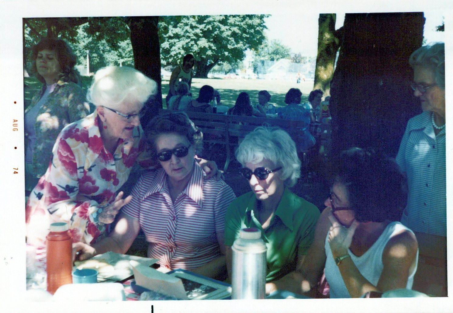 1974_Tate_Picnic_0008_a.jpg